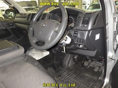 TOYOTA REGIUS VAN