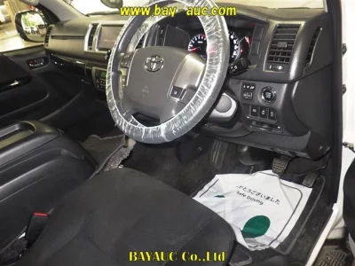 TOYOTA HIACE VAN