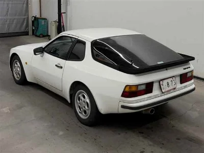 PORSCHE 944