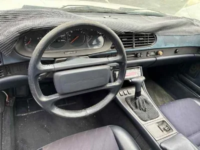 PORSCHE 944