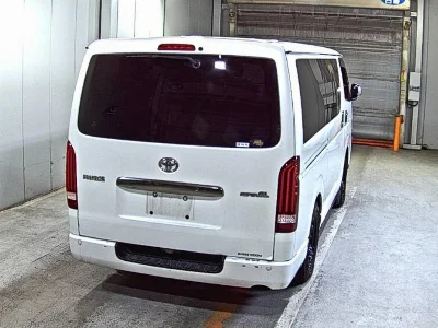 TOYOTA HIACE VAN