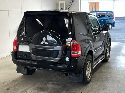 MITSUBISHI PAJERO