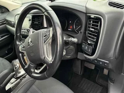 MITSUBISHI OUTLANDER PHEV