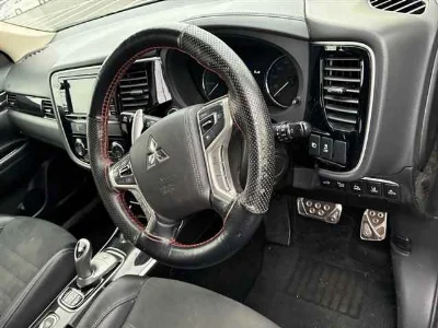 MITSUBISHI OUTLANDER PHEV