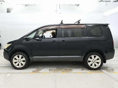 MITSUBISHI DELICA D5