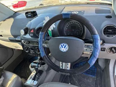 VOLKSWAGEN NEW BEETLE