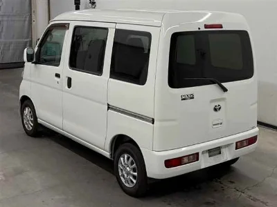 TOYOTA PIXIS VAN