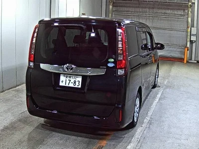 TOYOTA NOAH