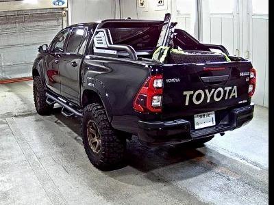 TOYOTA HILUX