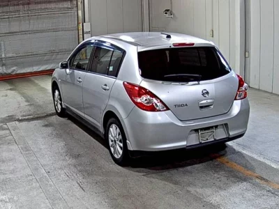 NISSAN TIIDA