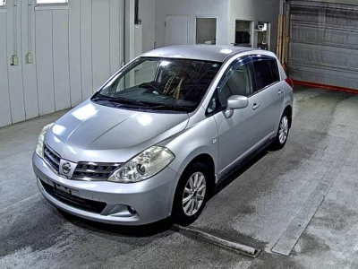 NISSAN TIIDA