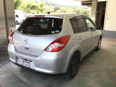 NISSAN TIIDA