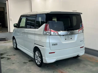 MITSUBISHI DELICA D2