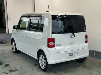 TOYOTA PIXIS SPACE