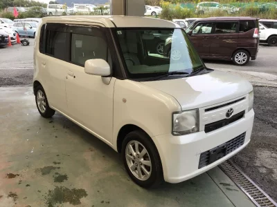 TOYOTA PIXIS SPACE