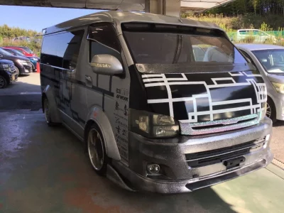 TOYOTA HIACE