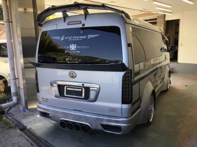 TOYOTA HIACE