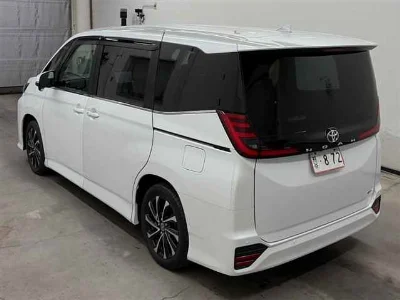 TOYOTA NOAH