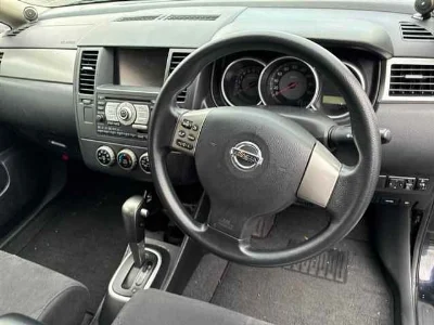 NISSAN TIIDA