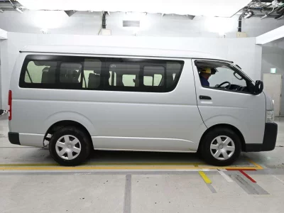 TOYOTA HIACE