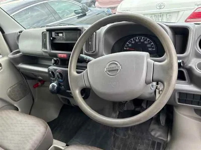 NISSAN CLIPPER VAN