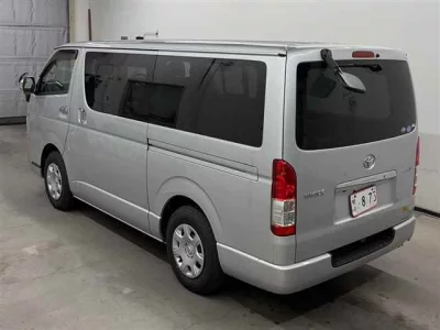 TOYOTA HIACE VAN