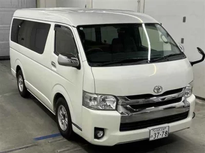 TOYOTA HIACE
