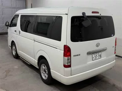 TOYOTA HIACE