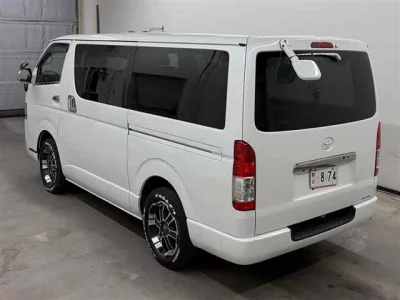 TOYOTA HIACE VAN