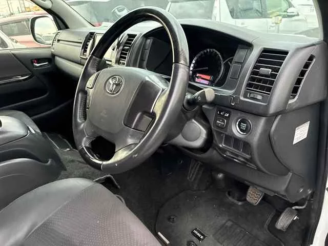 TOYOTA HIACE VAN