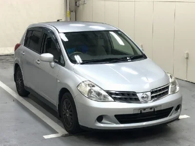 NISSAN TIIDA