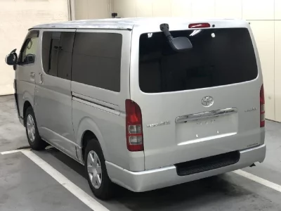 TOYOTA REGIUS ACE VAN