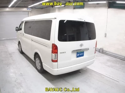 TOYOTA HIACE