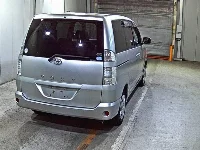 Цена авто Toyota Voxy с аукционов Японии, номер кузова AZR60G, пробег 44 000, оценка 2