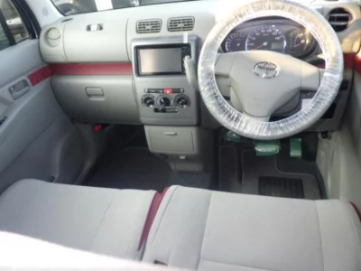 TOYOTA PIXIS SPACE