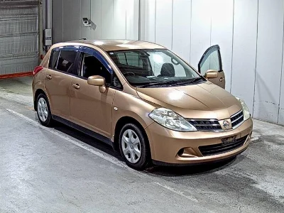 NISSAN TIIDA