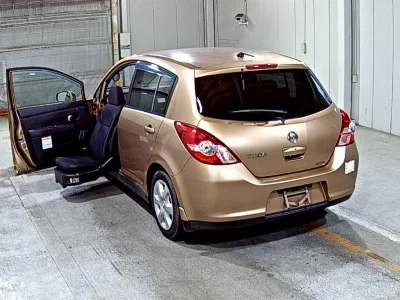 NISSAN TIIDA
