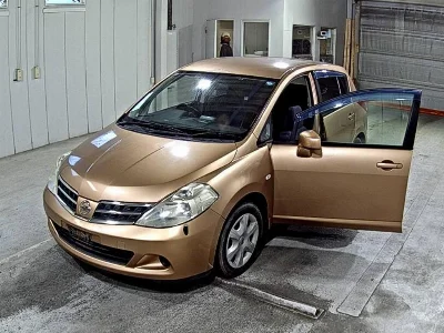 NISSAN TIIDA