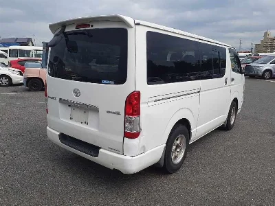 TOYOTA REGIUS VAN