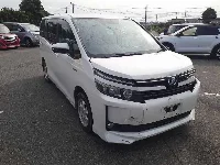 Цена авто Toyota Voxy с аукционов Японии, номер кузова ZWR80G, пробег 121 000, оценка 20