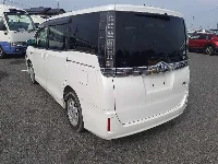 Цена авто Toyota Voxy с аукционов Японии, номер кузова ZWR80G, пробег 121 000, оценка 20