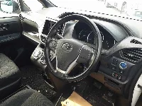 Цена авто Toyota Voxy с аукционов Японии, номер кузова ZWR80G, пробег 121 000, оценка 20