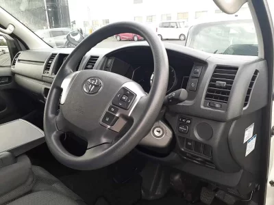 TOYOTA HIACE VAN