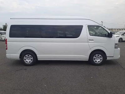 TOYOTA HIACE