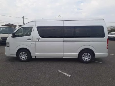TOYOTA HIACE
