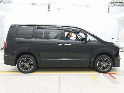 MITSUBISHI DELICA D5