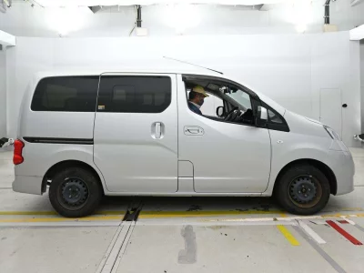 NISSAN NV200