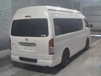 TOYOTA HIACE VAN