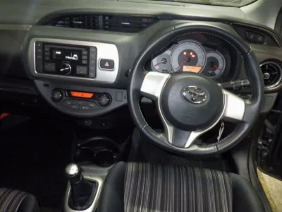 TOYOTA VITZ