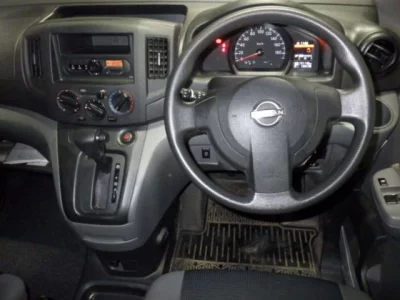 NISSAN NV200